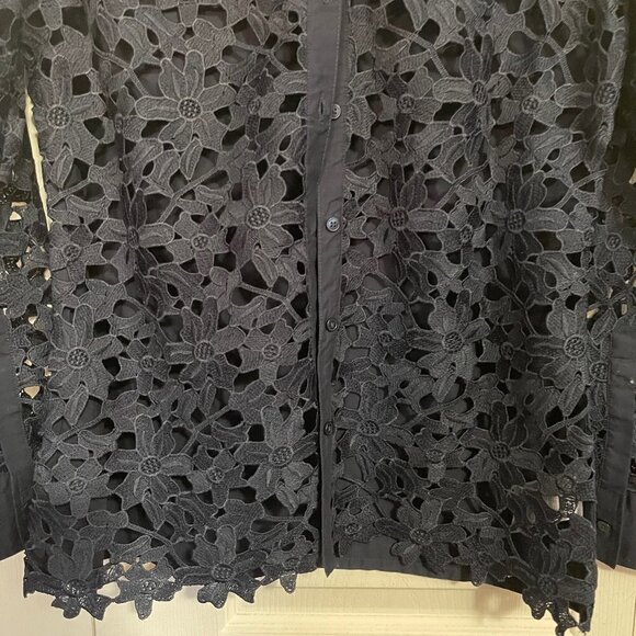Banana Republic Women's NWT Blue Floral Eyelet Cut Out Button Up Blouse Small - Picture 7 of 9